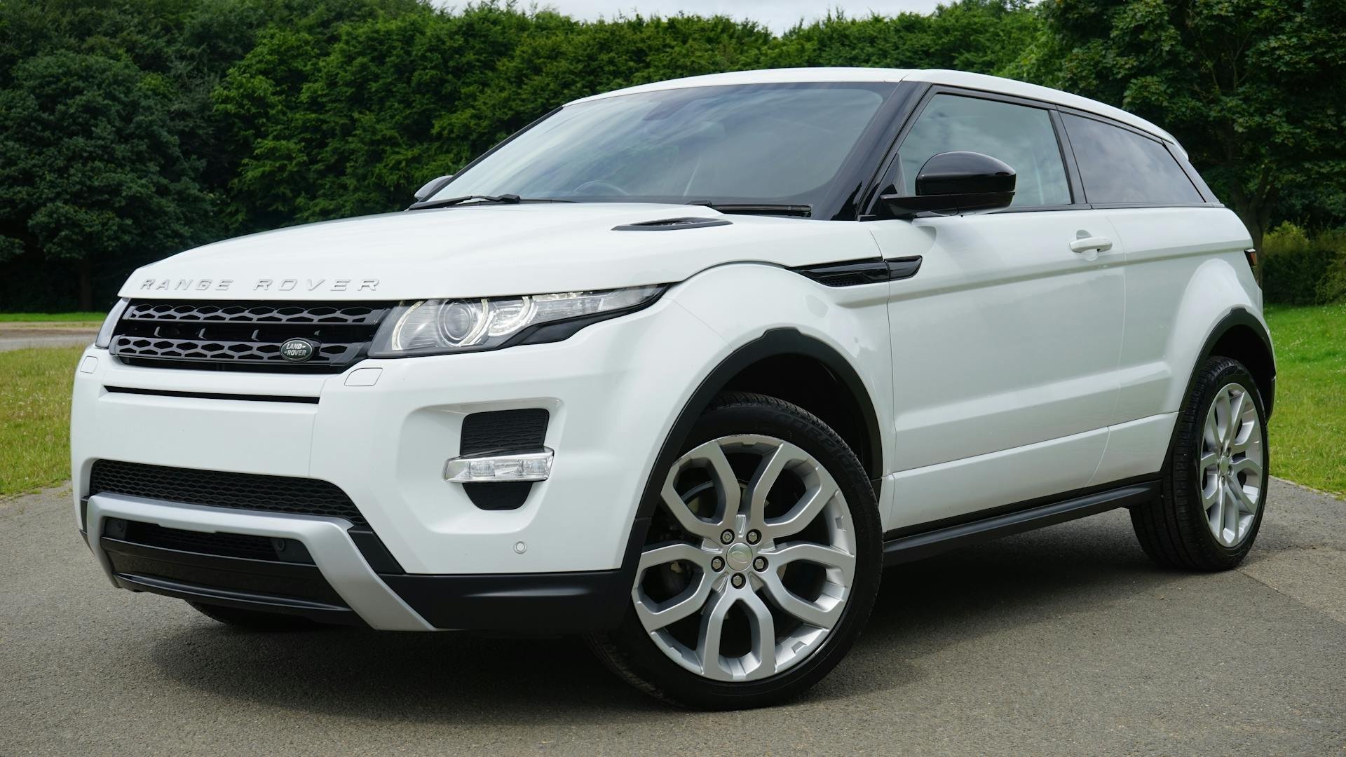 Luxury black car service in Dallas